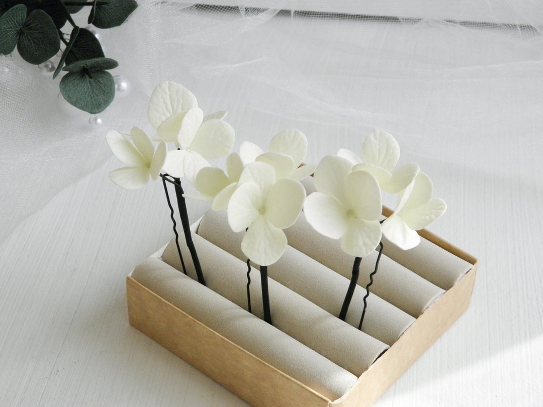 Ivory flower hair pins Hydrangea wedding hair piece Floral headpiece bride - 发饰 - 其他材质 白色
