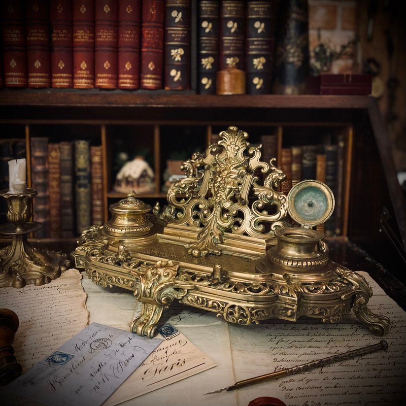 法国新古典时期大型百年Faunus浮雕黄铜墨水架 - 其他 - 铜/黄铜 卡其色