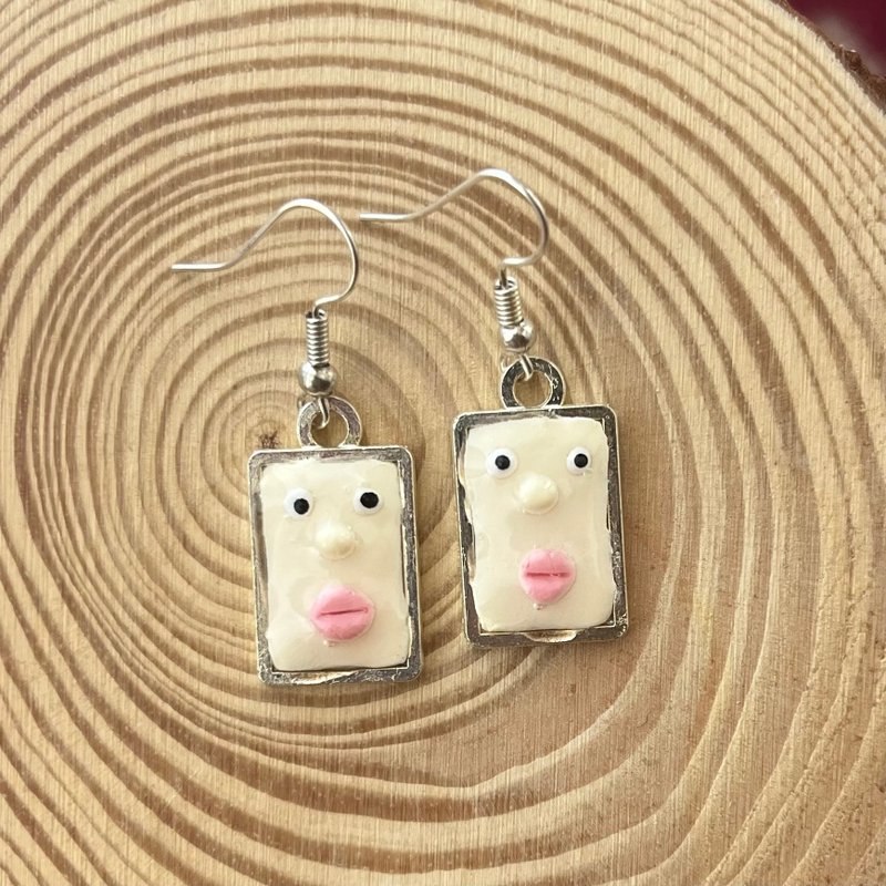 可爱脸部造型耳环 - 耳环/耳夹 - 粘土 银色