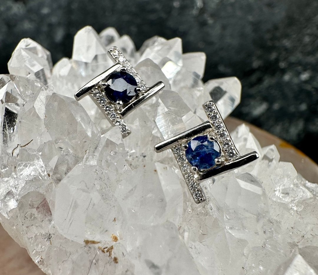 【莫名奇妙杂货店】蓝宝石 S925银 耳环 耳钉 - 耳环/耳夹 - 纯银 蓝色