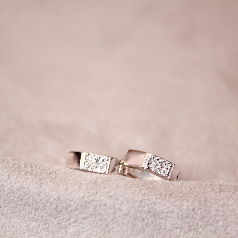 【SWS饰品】优雅小锆石几何耳环。纯银耳环、易扣耳环耳扣 - 耳环/耳夹 - 纯银 银色