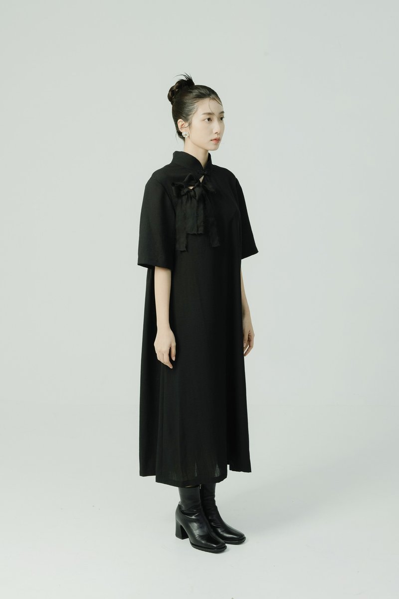 心斋坐忘/黑色新中式旗袍领蝴蝶结长洋装 - 洋装/连衣裙 - 其他人造纤维 黑色