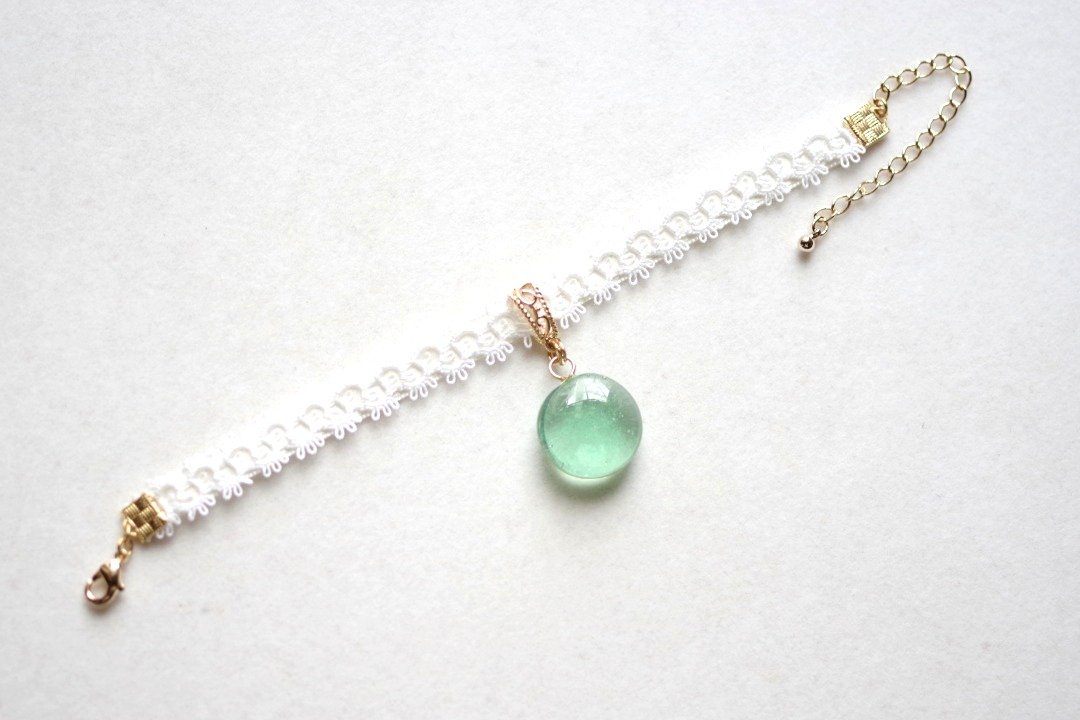 滴胶艺术 一滴水珠与 tatting 蕾丝及缎带手链・风之低语 - 手链/手环 - 树脂 绿色