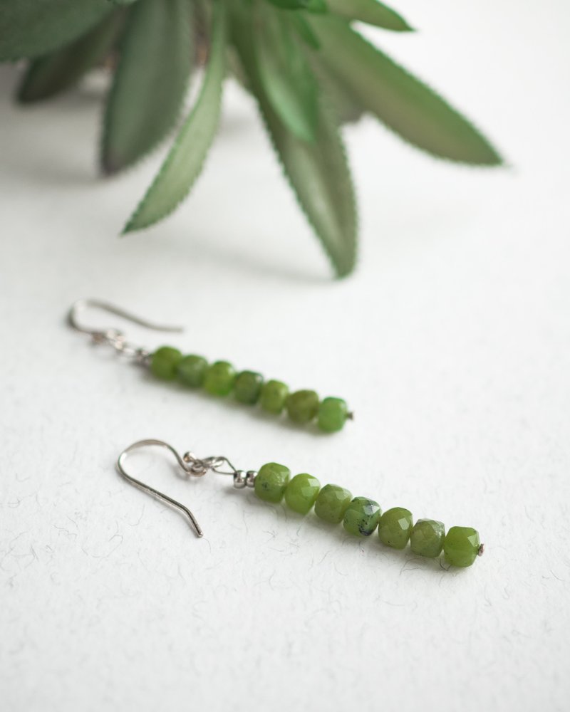 Nephrite Earrings, 925 Sterling Silver, Gemini, Libra, Sagittarius Crystal Gift - 耳环/耳夹 - 半宝石 绿色