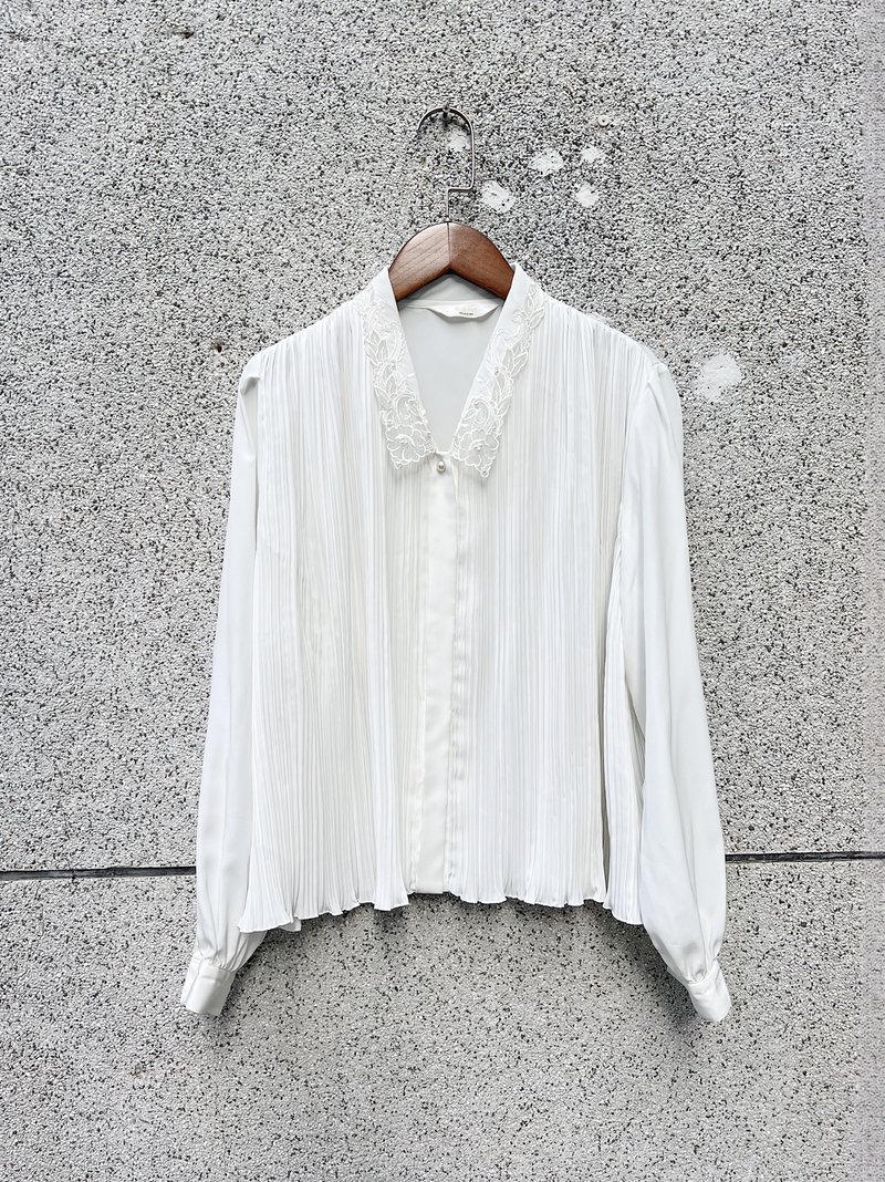 纯白月光刺绣篓空蕾丝领 细压褶雪纺纱衬衫 vintage shirt - 女装衬衫 - 聚酯纤维 白色