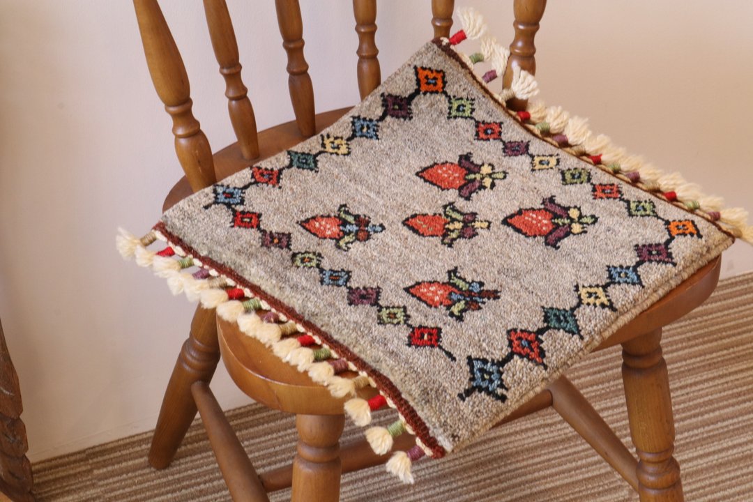 Handwoven carpet Cushion size Wool Plant dyed gray - 地垫/地毯 - 其他材质 灰色
