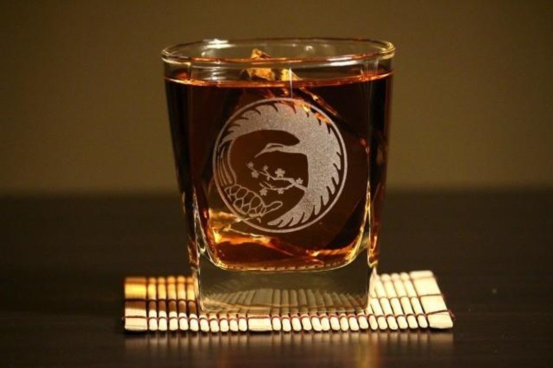 Tsurugame rock glass on plum - 玻璃杯 - 玻璃 