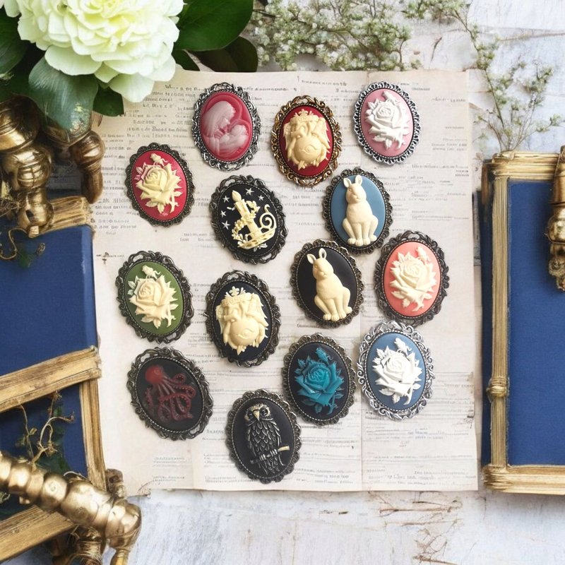 Cameo Brooch 66-77 - 胸针 - 塑料 黑色