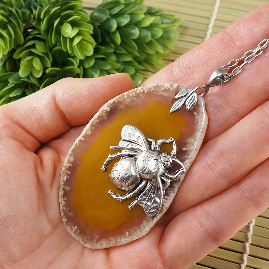 Honey Yellow Agate Slab Slice Silver Bee Necklace Pendant Woman Jewelry Gift - 项链 - 半宝石 黄色