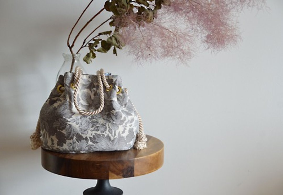 New Botanical Floral High Class Jacquard Marine Bag Gray - 手提包/手提袋 - 棉 