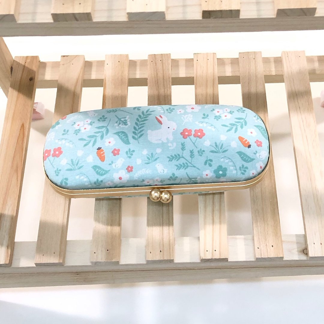 白兔.花朵/硬壳眼镜盒.口金盒.韩国印花棉布 - 眼镜盒/眼镜布 - 棉．麻 绿色