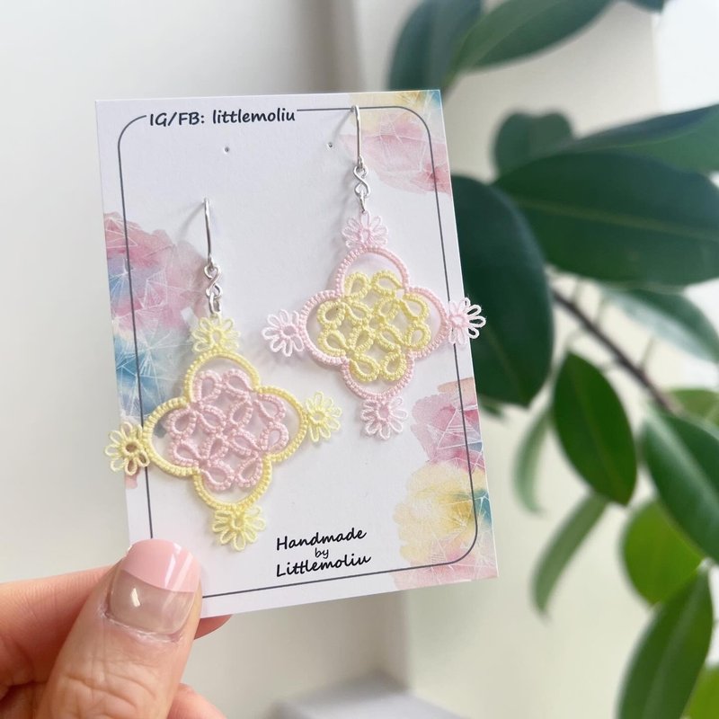 │Littlemoliu│手工梭编 - 拼色海棠花图案耳环 - 粉黄 + 粉红 - 耳环/耳夹 - 绣线 多色
