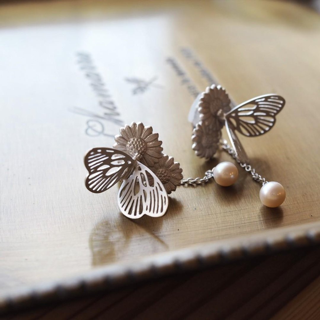 Paradis Clip-On Silver Freshwater Pearl One Ear - 耳环/耳夹 - 其他金属 银色