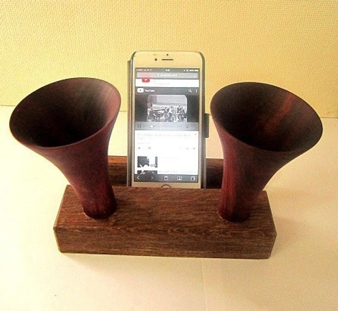 iphone speaker stand w-horn - 摆饰 - 木头 咖啡色