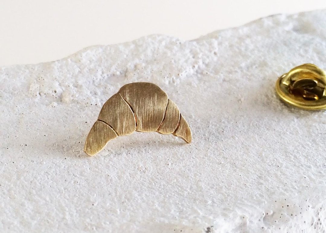 ☆ Croissant ☆ Brass pin badge - 胸针 - 其他金属 