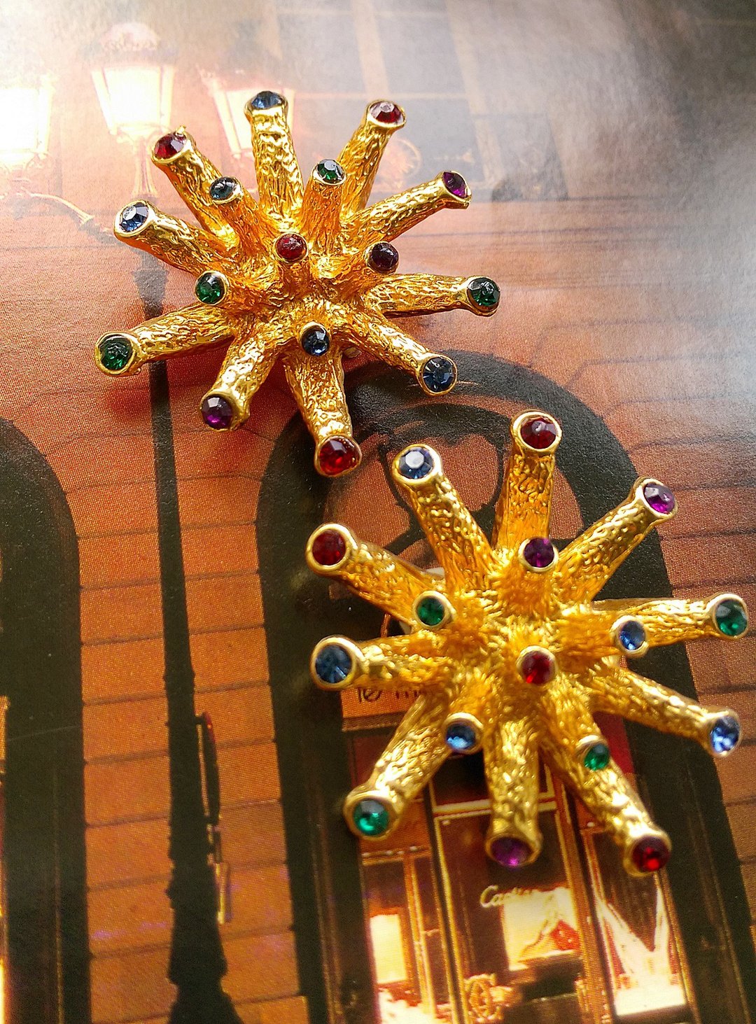 【西洋古董饰品 】摩登 爆炸 喷水彩钻 大耳环 夹式耳环 - 耳环/耳夹 - 其他金属 金色