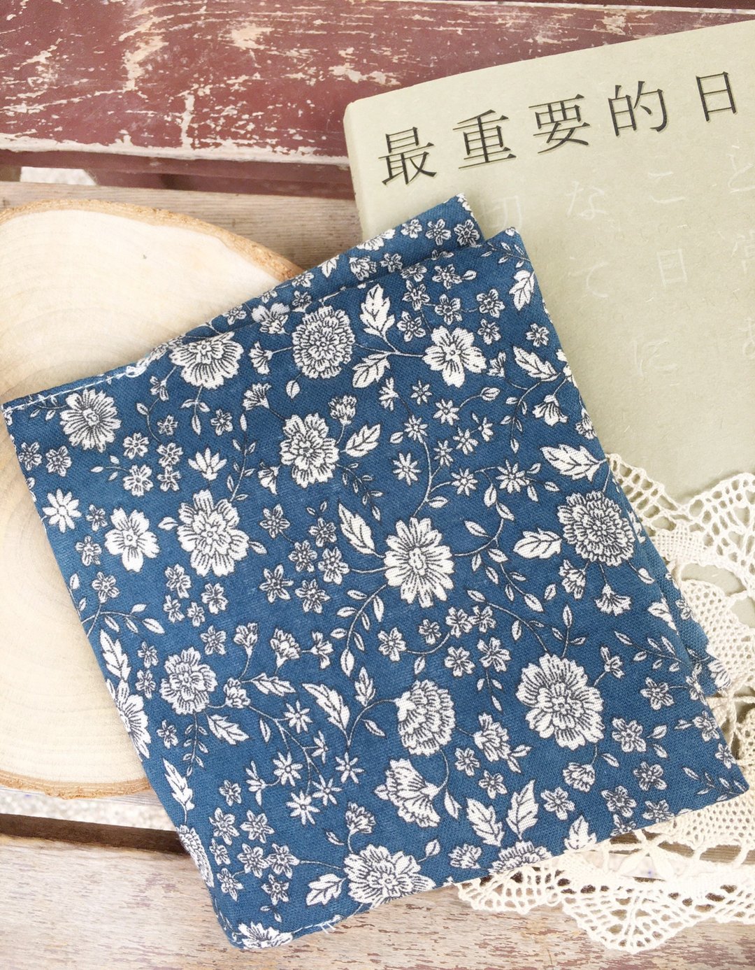 【好日手作】日本布小花棉棉包/面纸棉棉包/手帕/多用途小包 - 化妆包/杂物包 - 棉 蓝色