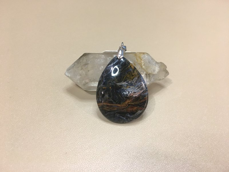 彼得石水滴型吊坠 - 辟邪招财及聚财 - 吊饰 - 水晶 