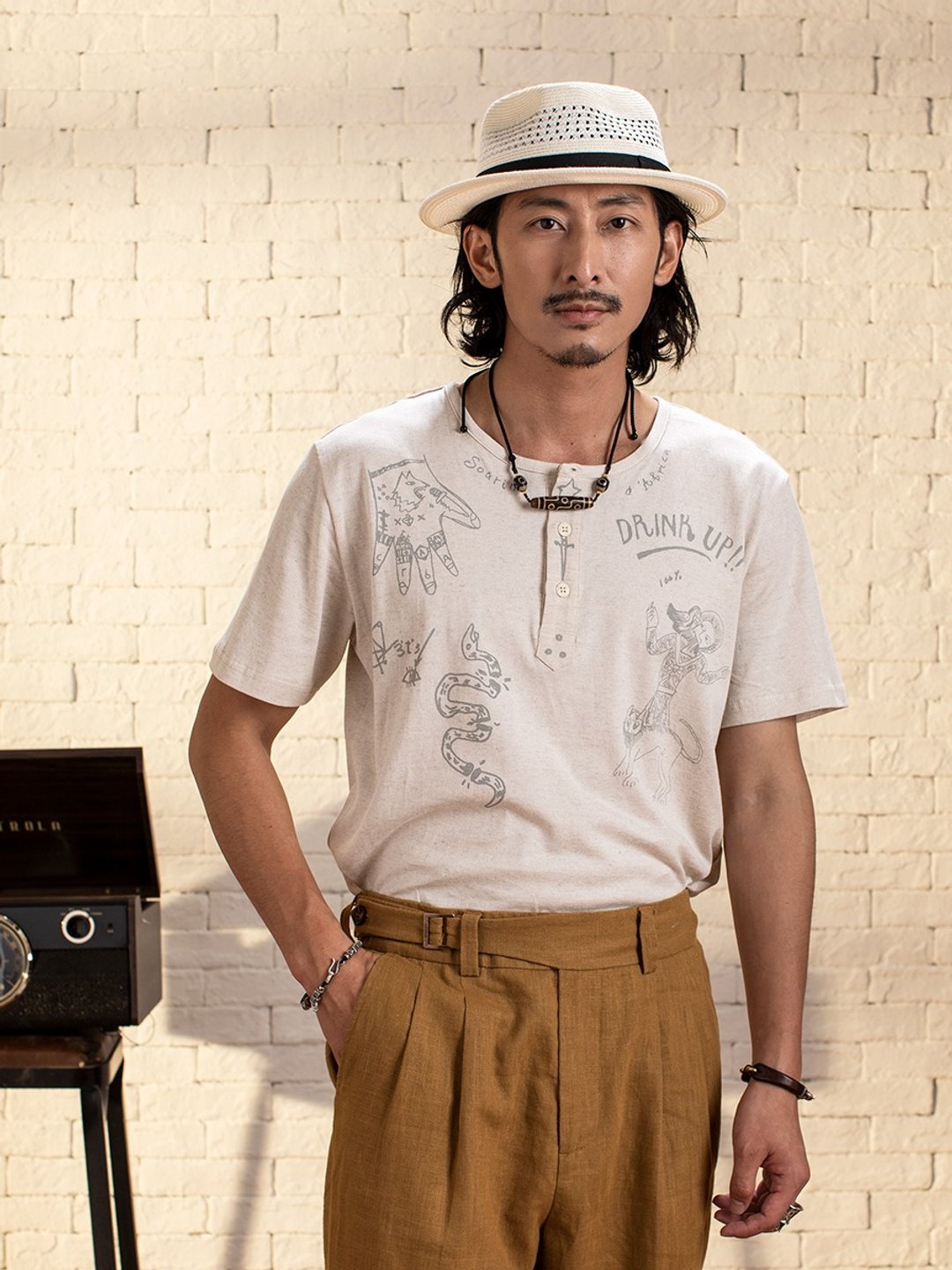 SOARIN图腾印花工装T-SHIRT(212T409) - 男装上衣/T 恤 - 棉 卡其色