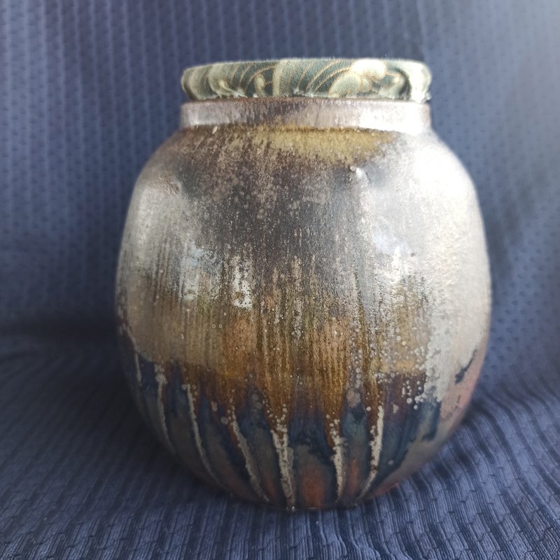 柴烧茶仓茶叶罐金银彩自然落灰火痕 - 酒杯/酒器 - 陶 金色