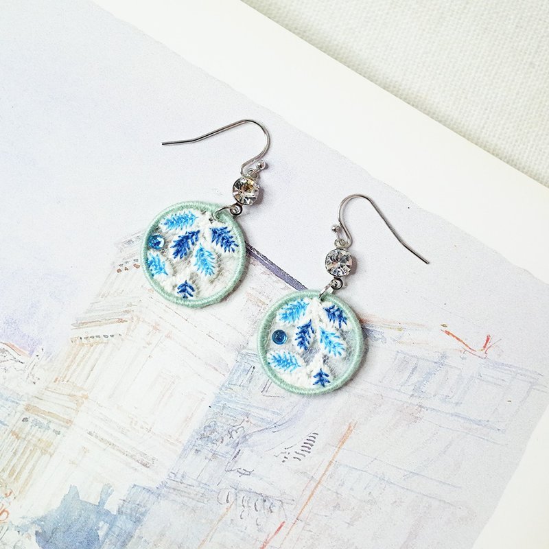 植物#56 叶 手刺绣 耳环 耳夹 耳勾 - 耳环/耳夹 - 绣线 蓝色