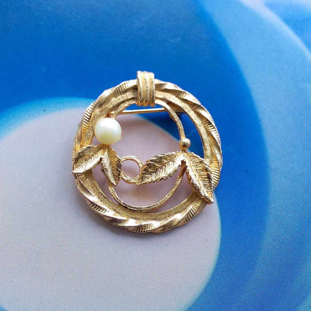Vintage Jewelry 西洋古董饰品 精巧金叶仿珠 别针 - 胸针 - 其他金属 金色