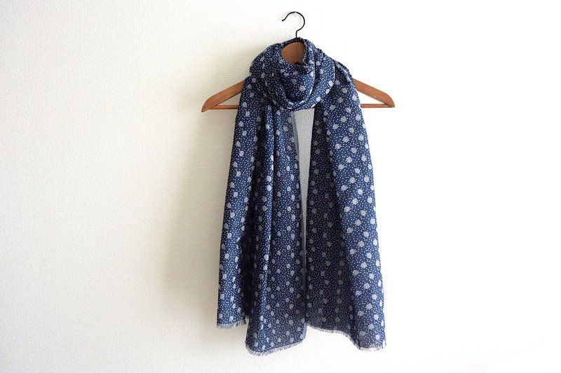 播州织纱 雪滴花纹披肩 藏蓝色 - 围巾/披肩 - 棉．麻 蓝色