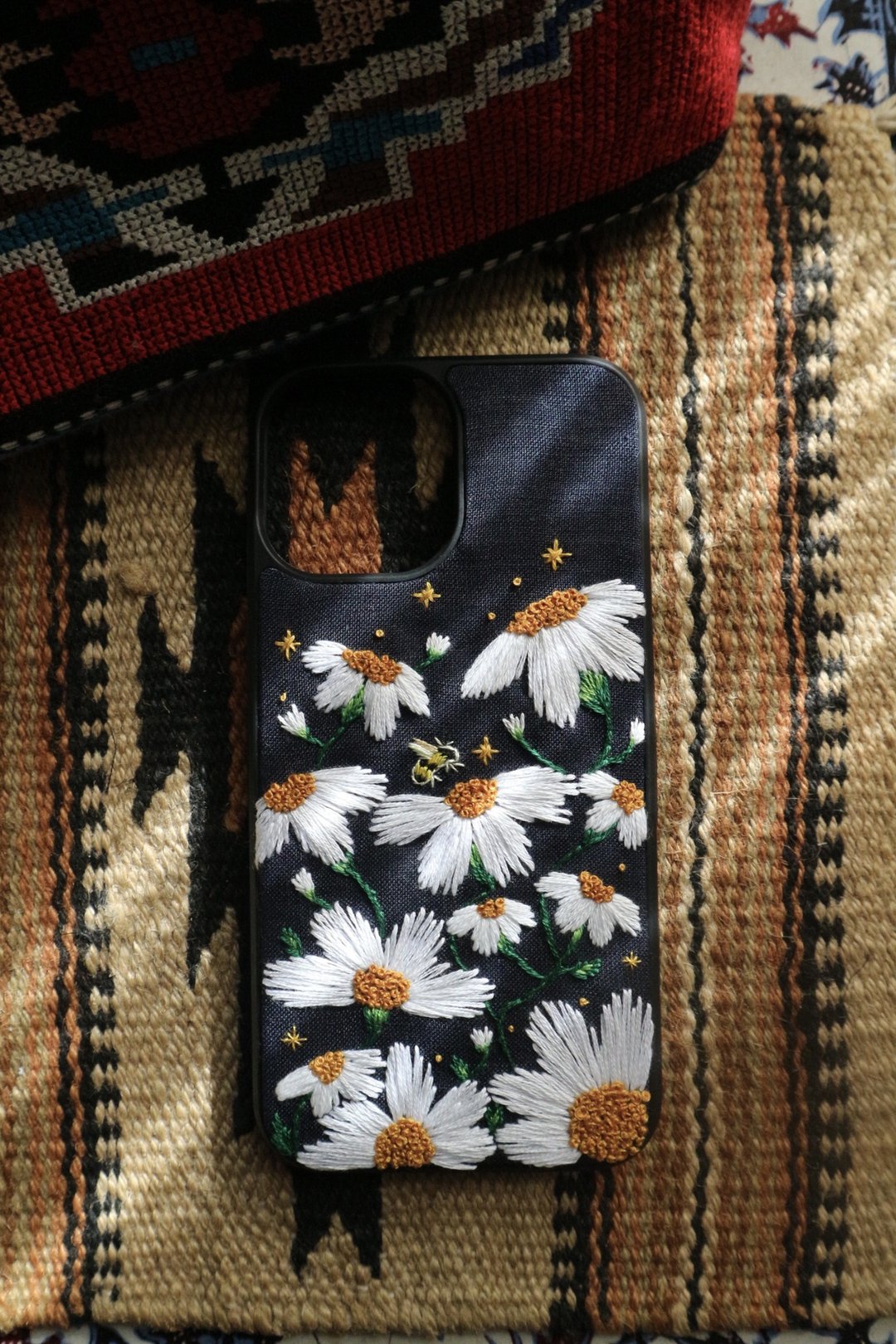 Flowers embroidery - 手机壳/手机套 - 绣线 多色