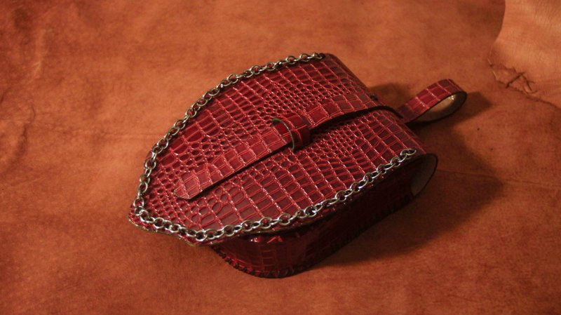 赤龙魔物包 中世纪风格包 LARP 鳄鱼压纹包 - 侧背包/斜挎包 - 真皮 红色