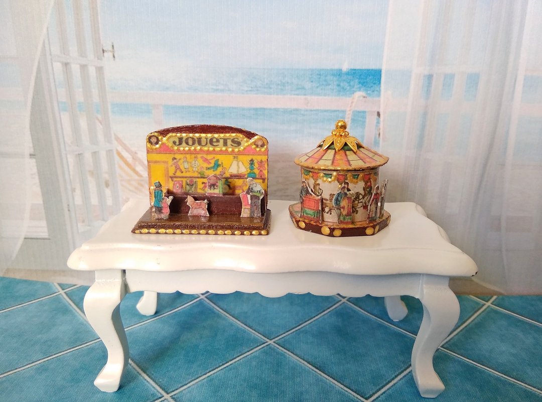 1:12 scale.Dollhouse set. Carousel + stand. Dollhouse miniature. - 玩偶/公仔 - 其他材质 