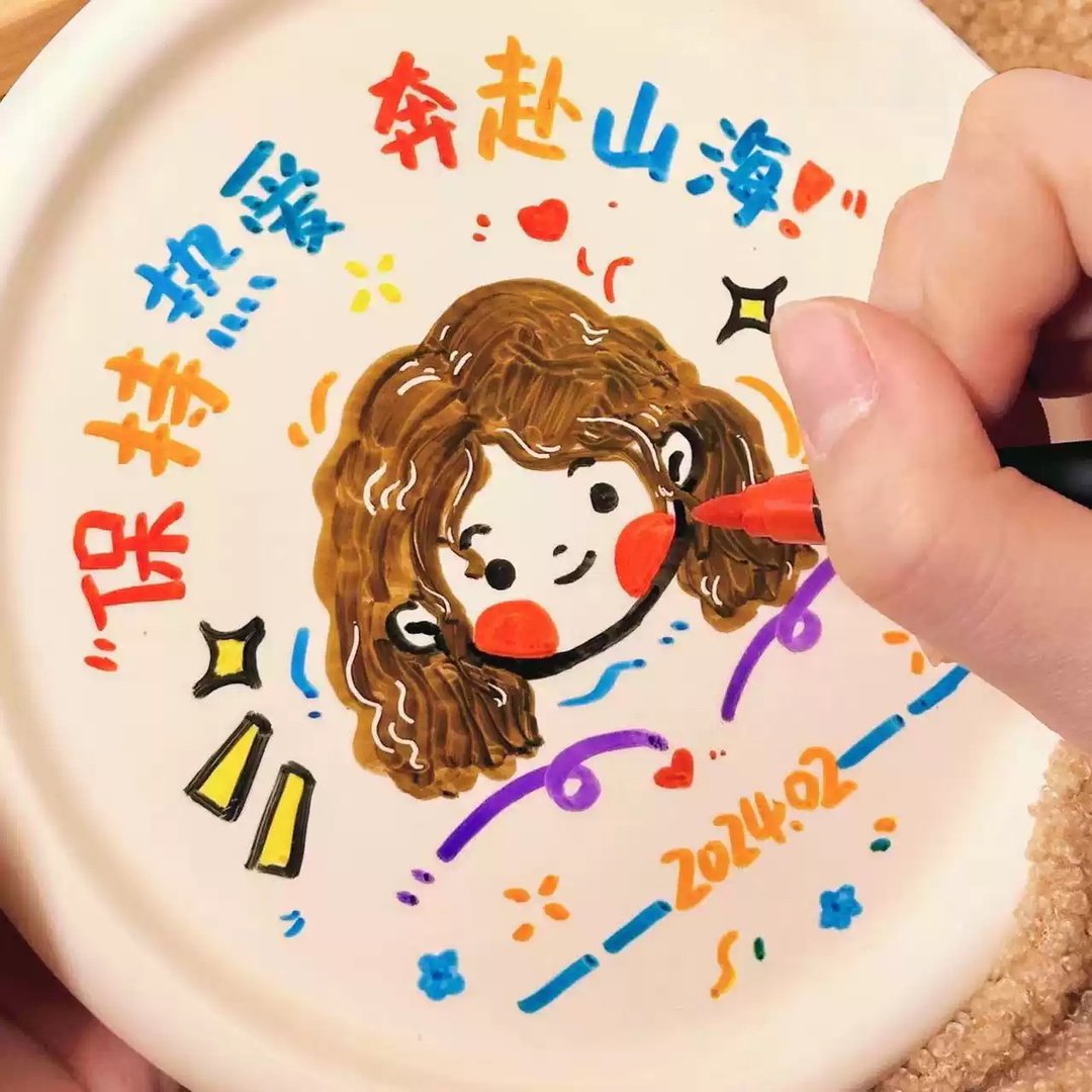 【客製化禮物】手繪Q版人像 馬克杯 情侶對杯 盤子套裝 生日禮物 - 咖啡杯/马克杯 - 陶 