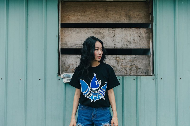 【限时出清6折】我不爱运动之腹鼓食上T-黑色(女生版) - 女装 T 恤 - 棉．麻 黑色