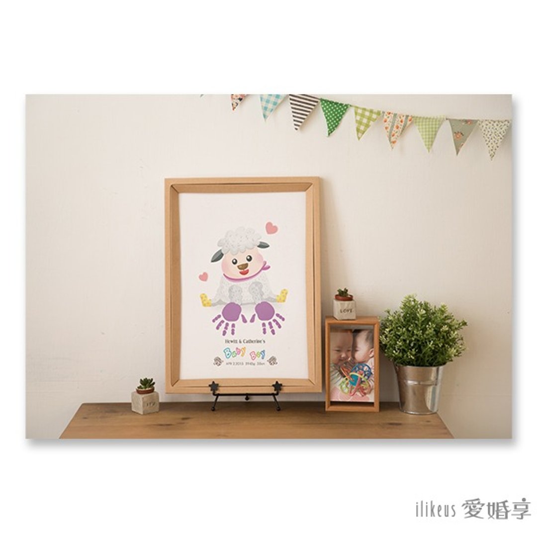 【小手画 / 小脚画 婴幼儿成长纪念框】可爱动物园 – 爱玩小羊 <内附双色颜料> - 其他 - 纸 