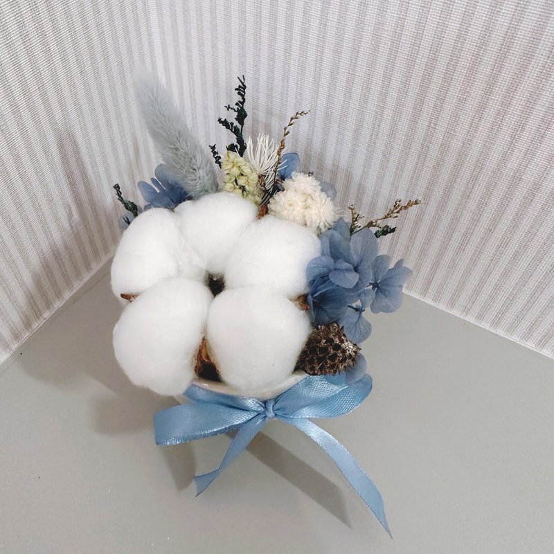 小桌花。生日花礼。乔迁花礼。桌花。伴娘礼。入厝花礼 - 干燥花/捧花 - 植物．花 