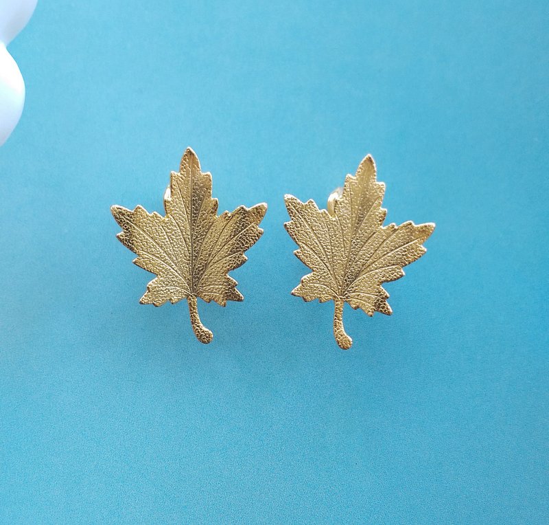 【西洋古董饰品 】金色调 细致 小枫叶 叶子形 夹式耳环 - 耳环/耳夹 - 其他材质 金色