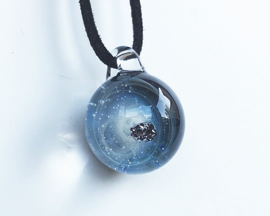 Meteorite world ver9 meteorite Glib Pendant with Gibeon meteorite Universe - 项链 - 玻璃 蓝色