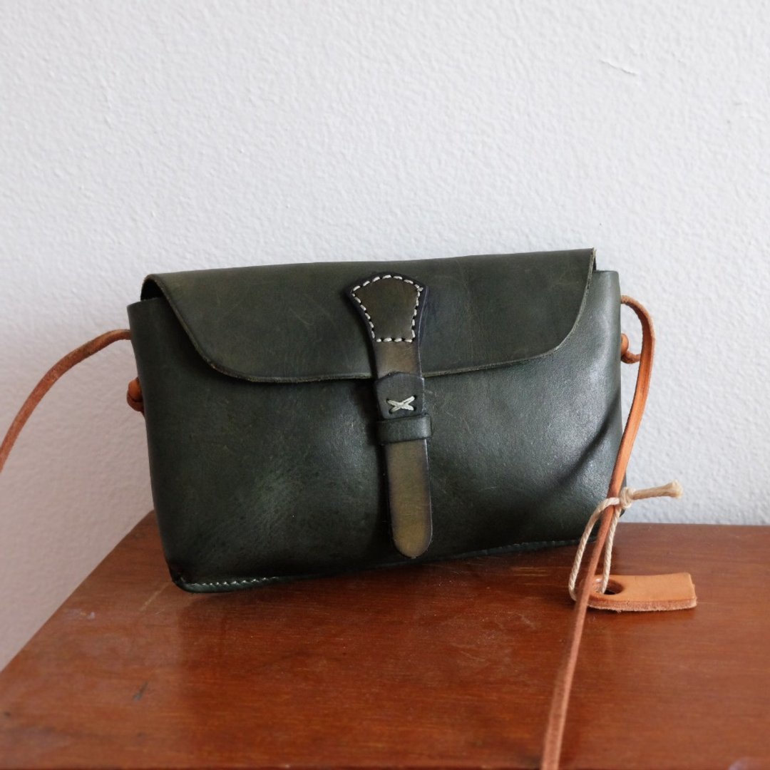 Tiny Olive Green Shoulder Bag / Small Simple Dark Green Crossbody Bag. - 侧背包/斜挎包 - 真皮 绿色