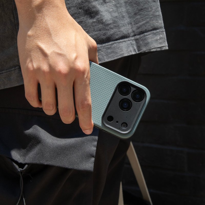 Native Union | ACTIVE轻盈皮革2.0手机壳 石墨绿 适用i17系列 - 手机壳/手机套 - 环保材料 绿色