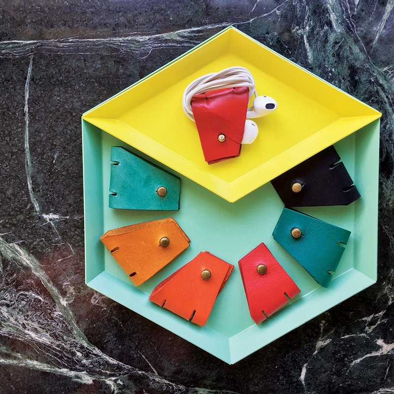 节日送礼 几何皮革卷线器 电线收纳 集线器 只剩黑色 单买 - 卷线器/电线收纳 - 真皮 黑色