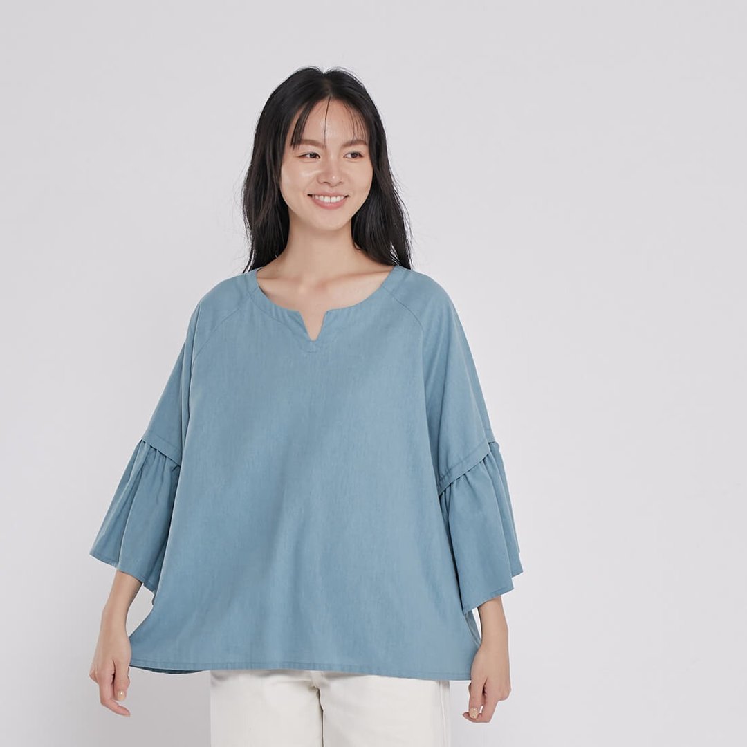 Elsa V型缺口领喇叭袖上衣/湖蓝 - 女装上衣 - 棉．麻 蓝色