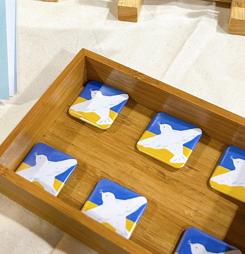 乌克兰和平鸽胸章 - 冰箱贴/磁贴 - 塑料 蓝色