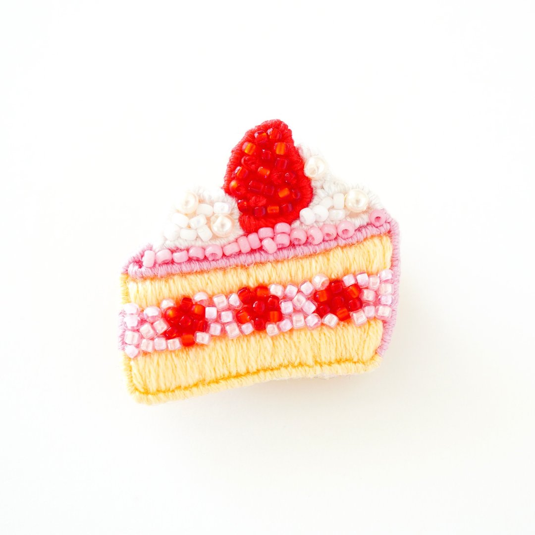 Strawberry shortcake brooch (pink) Bead embroidery brooch - 胸针 - 其他材质 粉红色