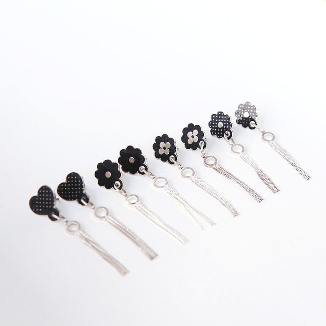 Flower stud earrings with sterling silver tassel, Flower stud earrings, Heart stud earrings, Tassel dangle earrings - 耳环/耳夹 - 其他金属 黑色