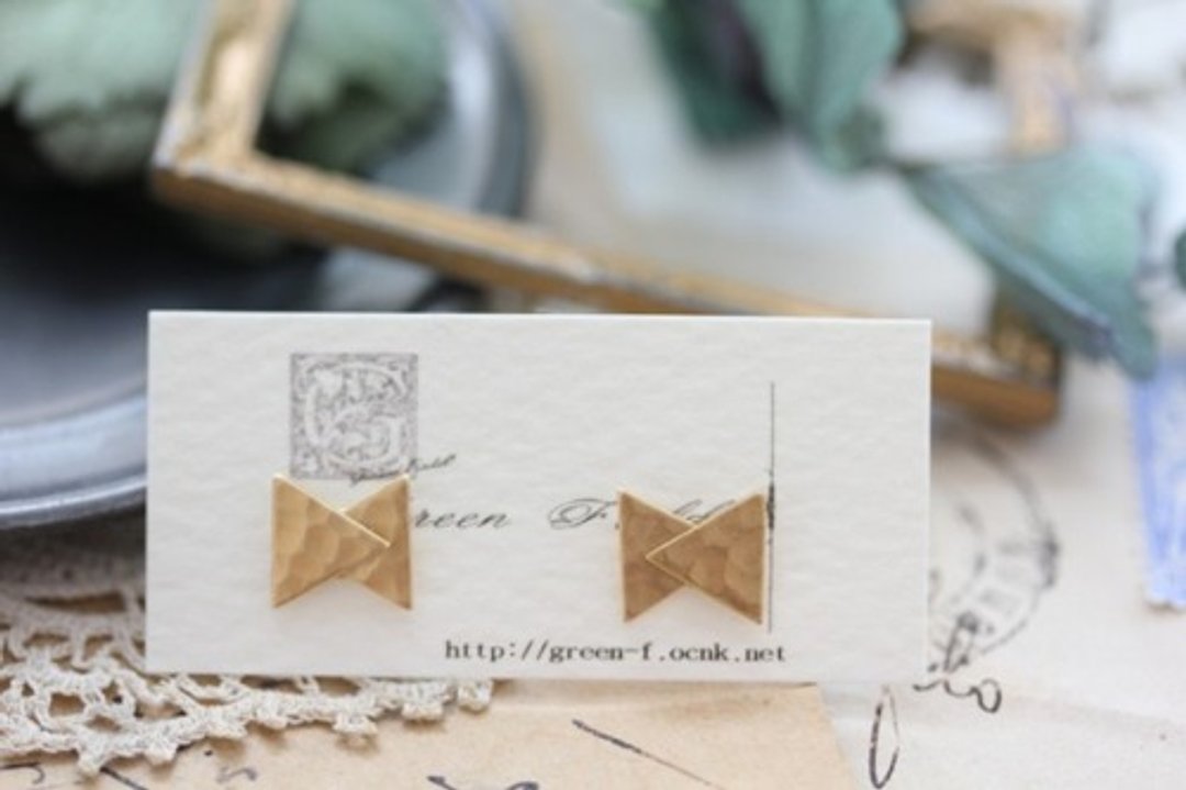 triangular ribbon earrings - 耳环/耳夹 - 其他金属 