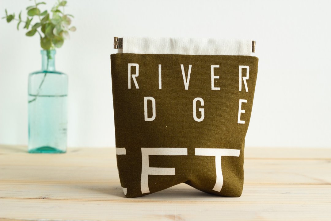 Spring Pouch Cotton Brown English Letters No.28 - 耳机收纳 - 棉 咖啡色