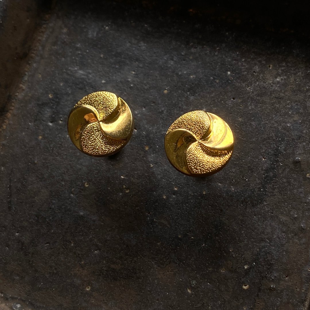 金色风车复古耳环 (针式) - 耳环/耳夹 - 塑料 金色