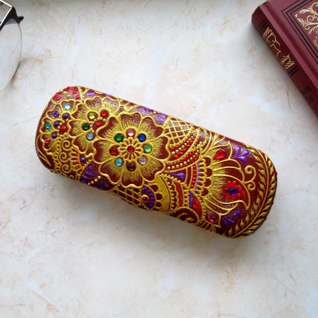 Eyeglass case, Glasses case for women, Hand painted eyewear case, Henna design - 眼镜/眼镜框 - 人造皮革 多色