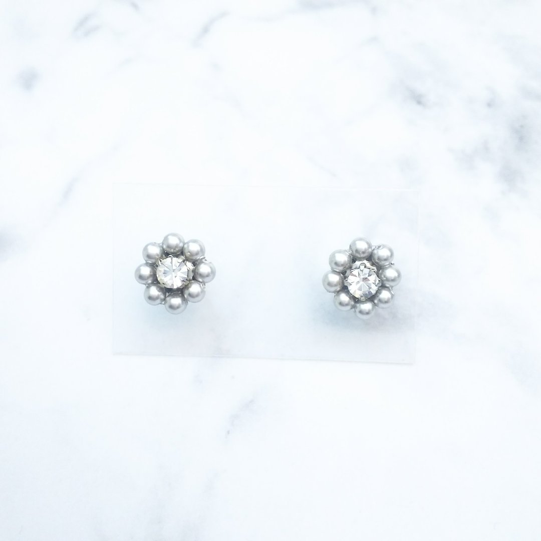 Mini Daisy Earrings (Gray) P0024 - 耳环/耳夹 - 其他材质 银色