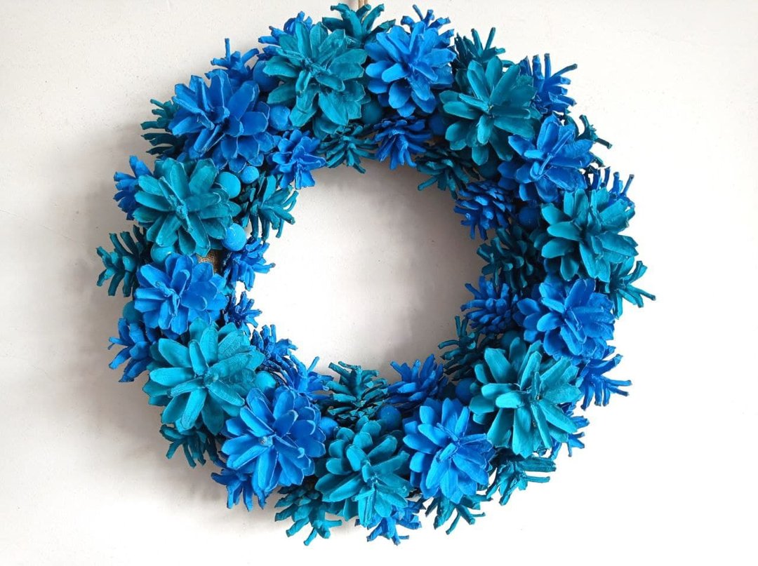 Wreath of turquoise and blue pine cones for country home decor. - 墙贴/壁贴 - 环保材料 蓝色