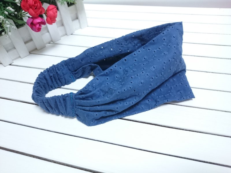 宽版发带 头巾 ~蓝~刺绣花 hairband - 发带/发箍 - 棉．麻 蓝色